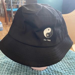 Women’s ying and yang bucket hat brand new